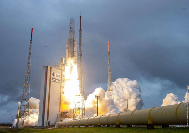 Dispiegato lo scudo termico del telescopio Webb