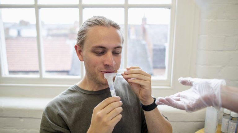 Covid-19: il test della saliva senza tampone rileva casi senza sintomi?