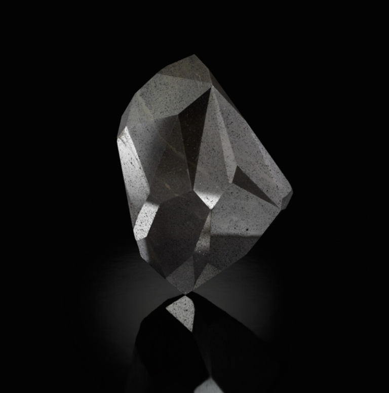 Enigma, il diamante nero venuto (forse) dallo Spazio va all’asta